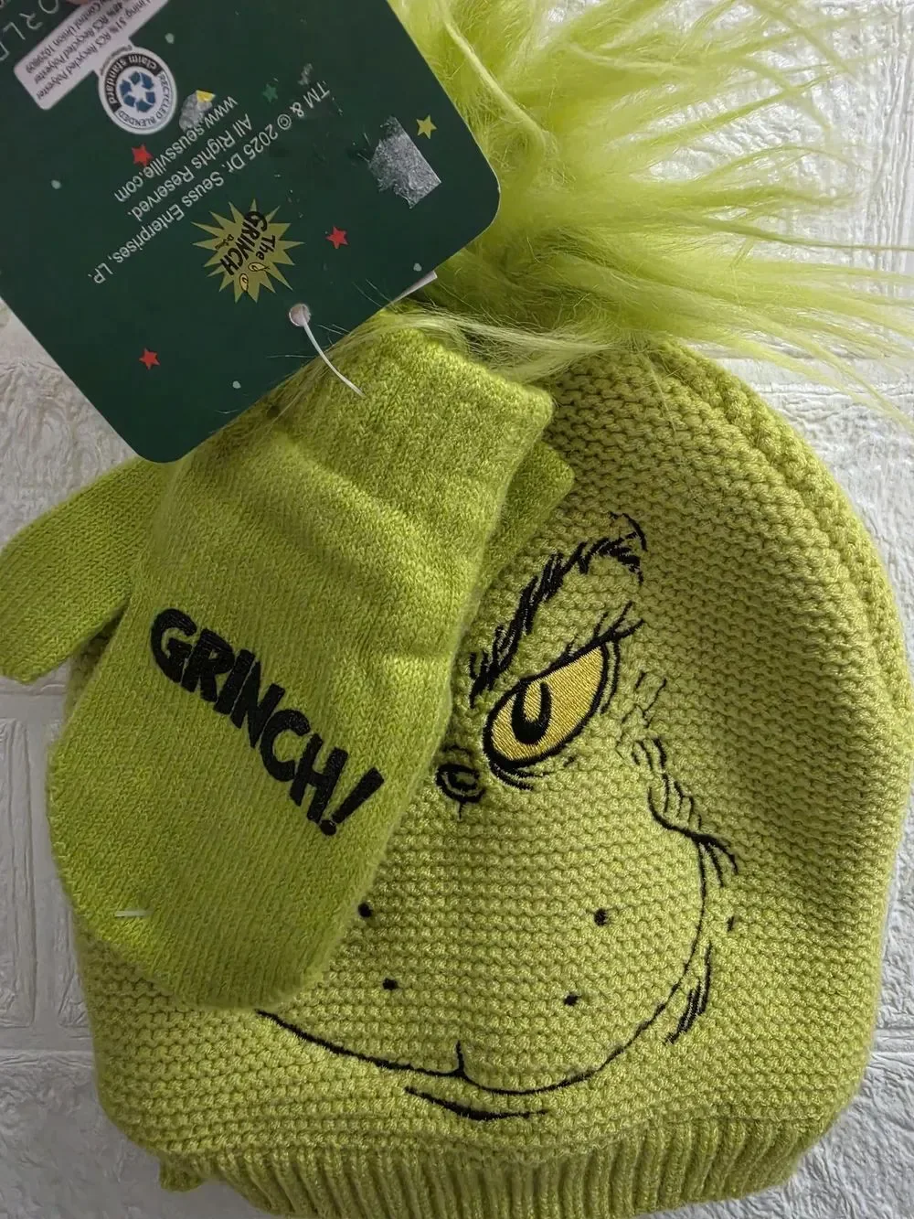 Dr. Seuss The Grinch Kids Beanie Hat & Gloves Gift Set Green NWT Cap